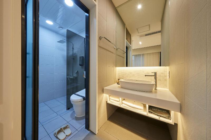 Hotel Hive Inn image