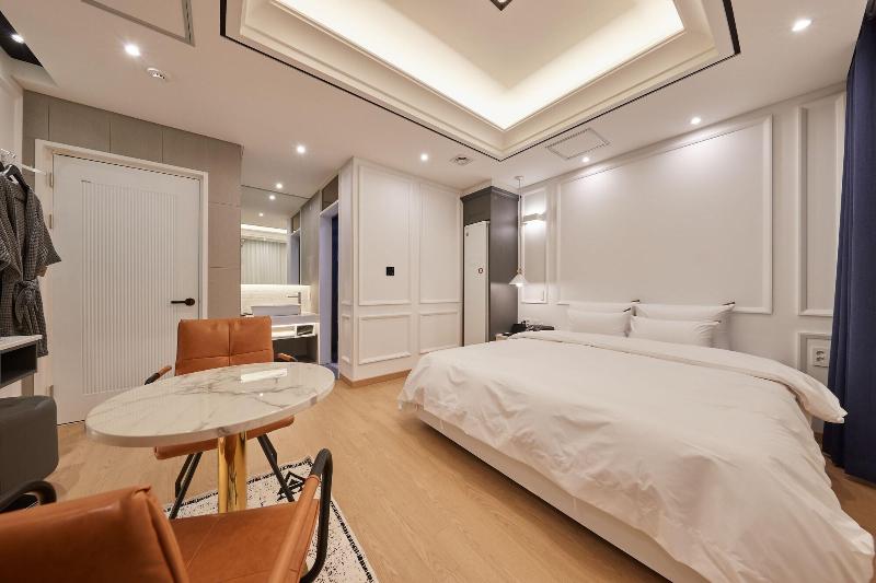 Hotel Hive Inn image