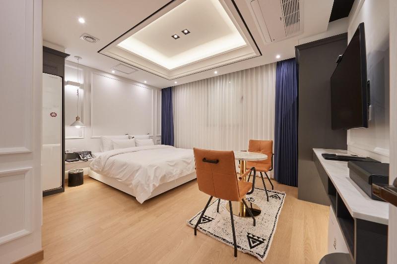 Hotel Hive Inn image