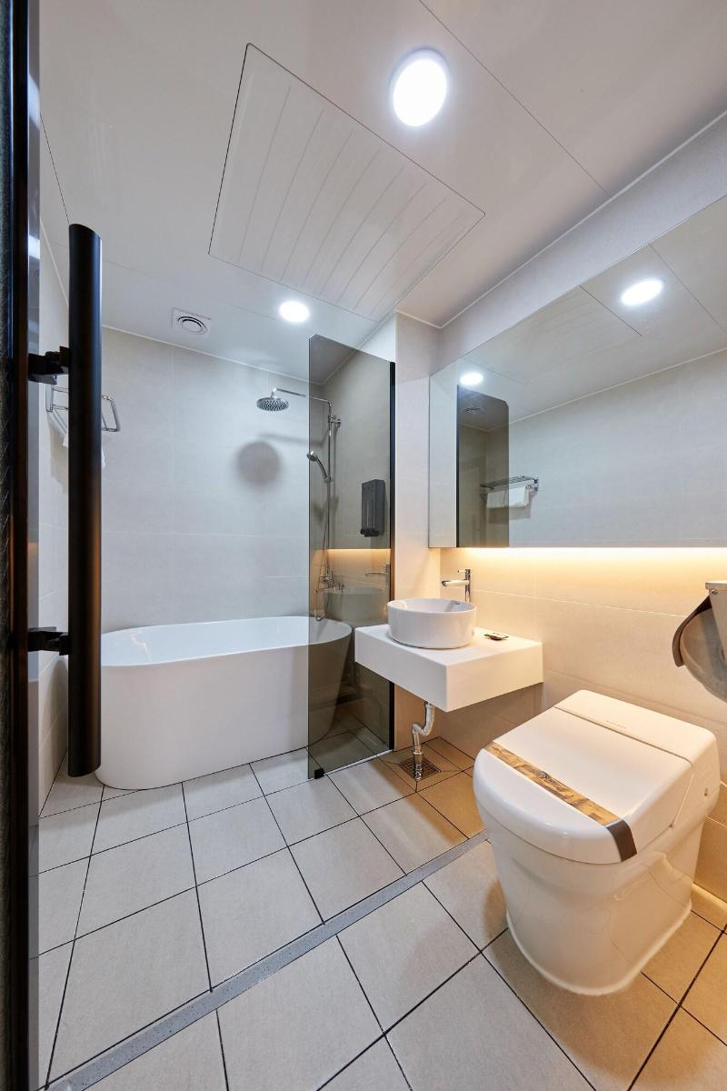Hotel Hive Inn image