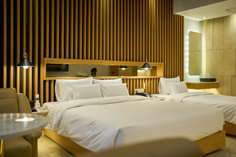 Hotel Hive Inn image
