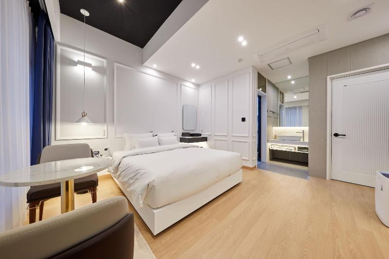 Hotel Hive Inn image