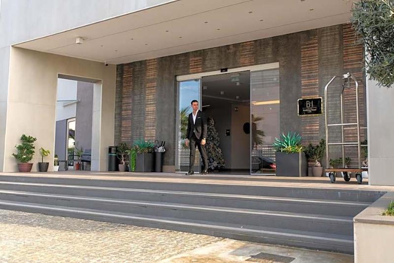 Building Hotel image