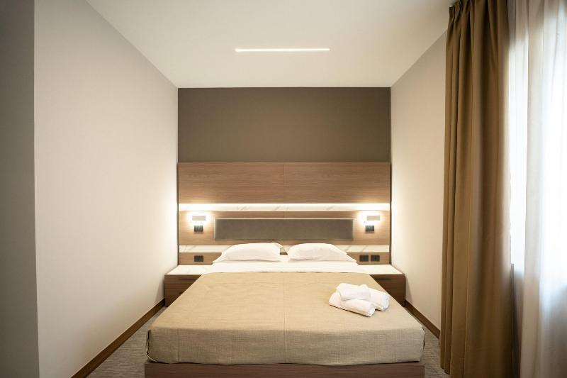Building Hotel image