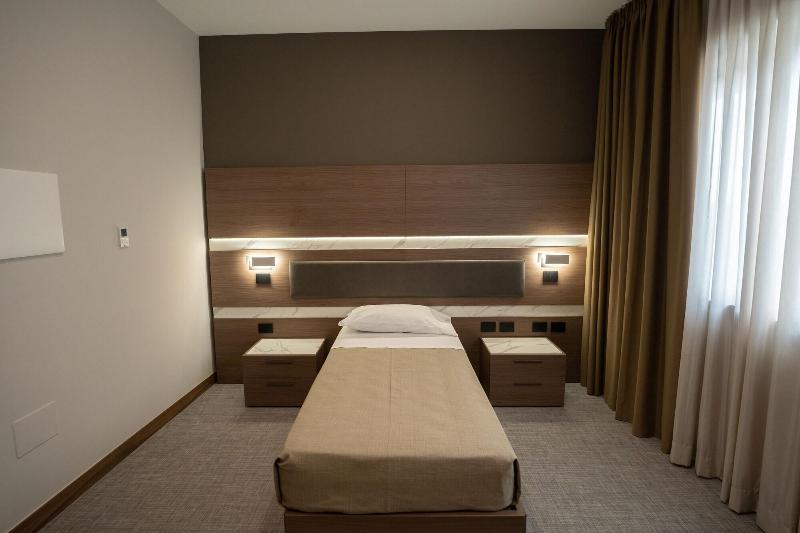 Building Hotel image