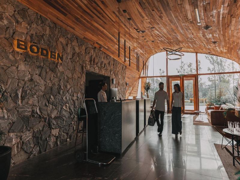 Ba Den Hotel By Aken Soul image