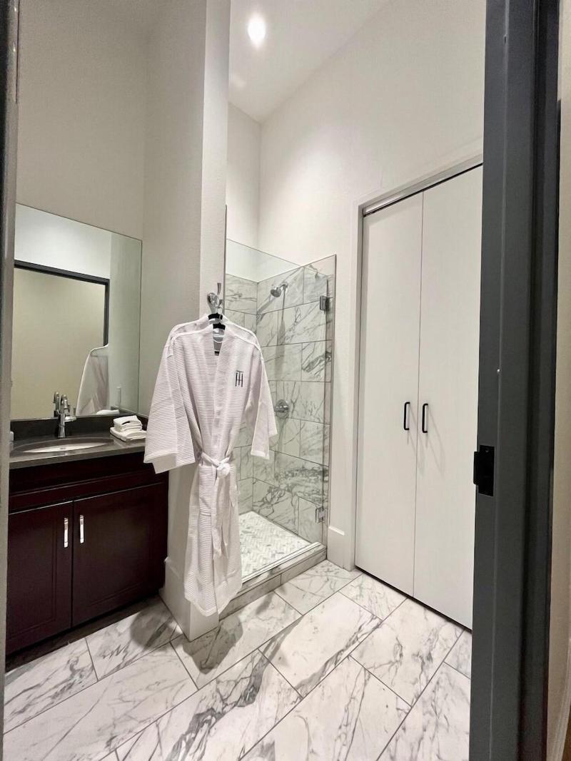 The Thomas Hotel image
