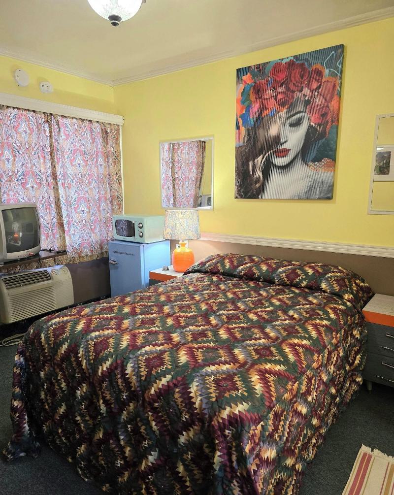 The New Star Motel 1950s Retro Lodging And Retrea image