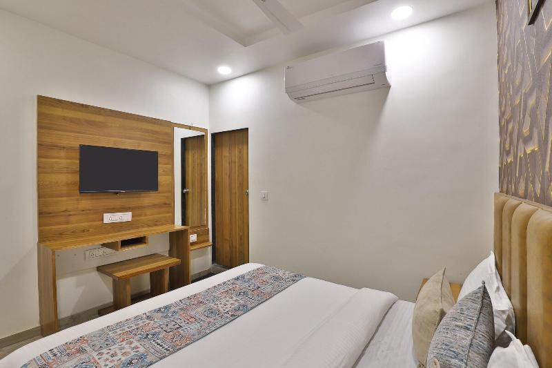 Hotel Red Rose Guest House image