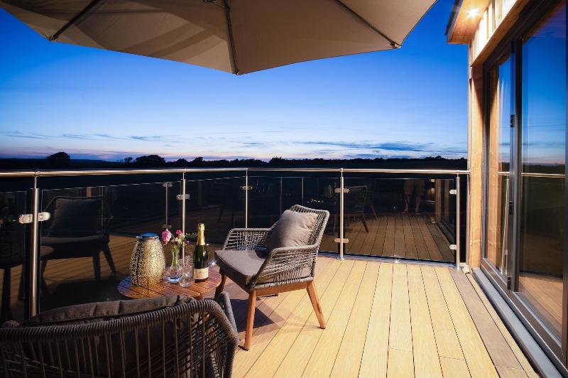 Tawny Lodge 1 Bedroom Blossom Farm image
