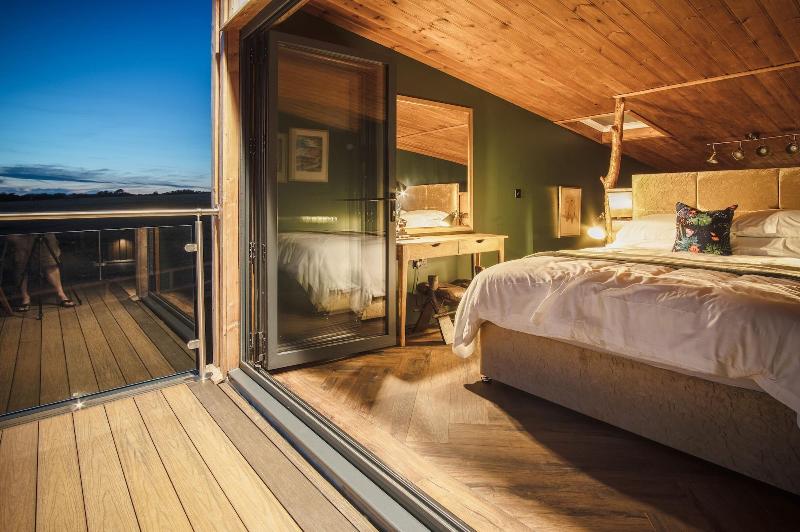 Tawny Lodge 1 Bedroom Blossom Farm image