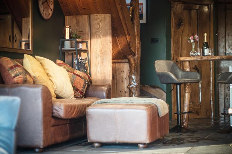 Tawny Lodge 1 Bedroom Blossom Farm image