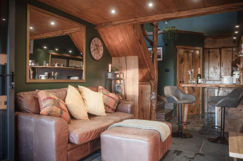 Tawny Lodge 1 Bedroom Blossom Farm image