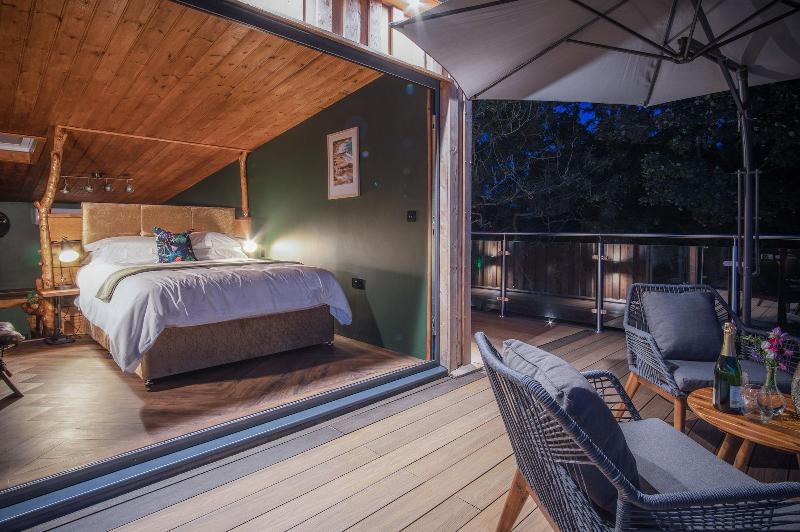 Tawny Lodge 1 Bedroom Blossom Farm image