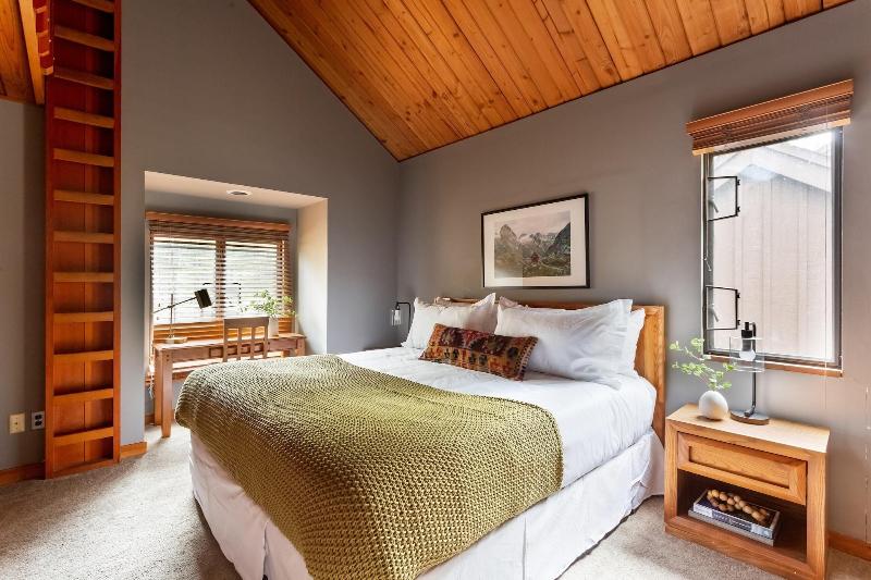Skylight By Avantstay Elevated Mountain Home W Ho image