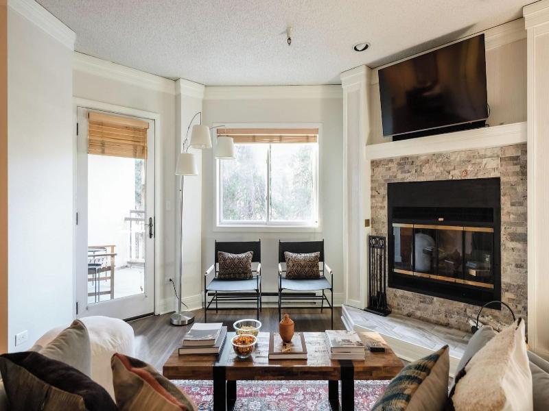 Rocker By Avantstay Gorgeous Ski In Ski Out Cabin image