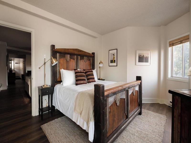 Rocker By Avantstay Gorgeous Ski In Ski Out Cabin image