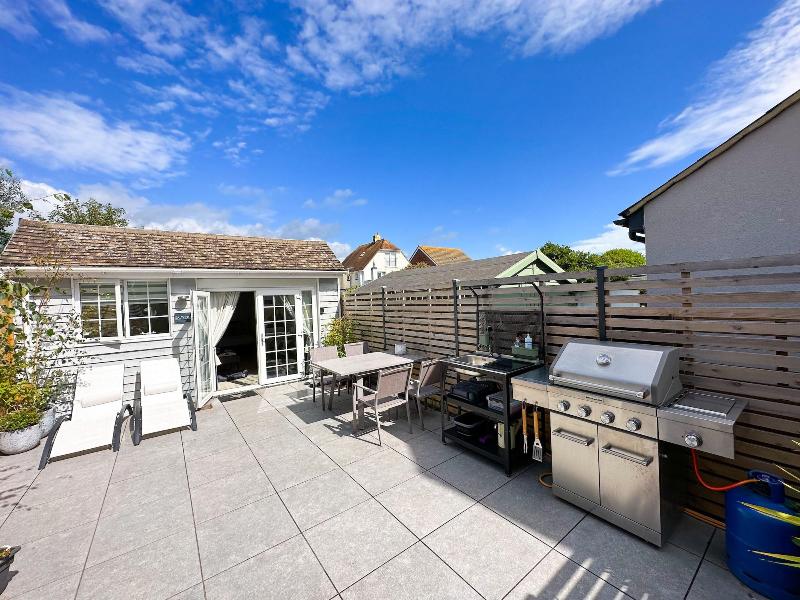 Inviting 1 Bed Cabin In Hayling Island image