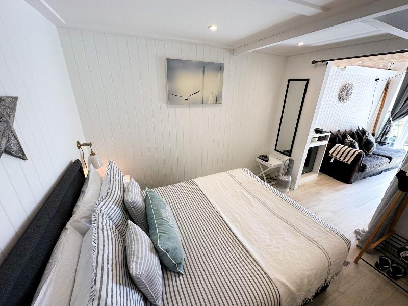Inviting 1 Bed Cabin In Hayling Island image