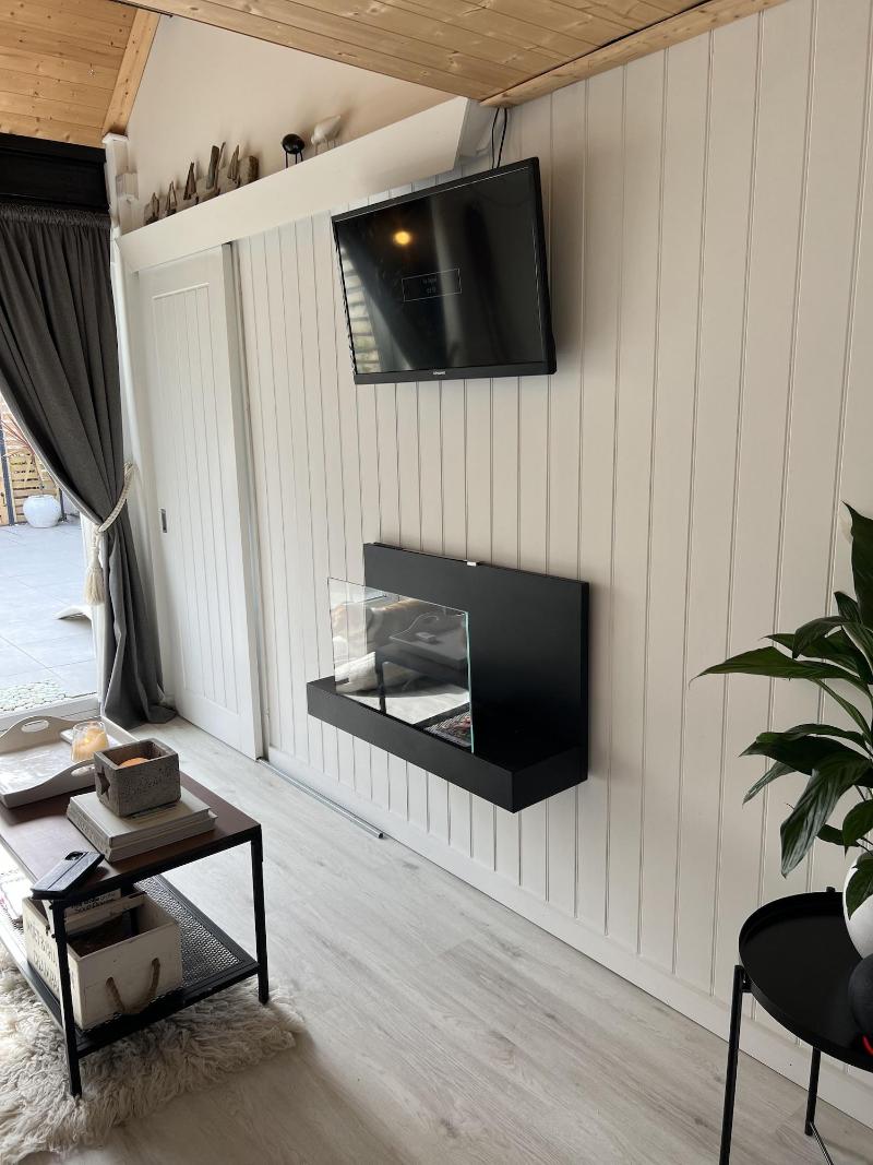 Inviting 1 Bed Cabin In Hayling Island image