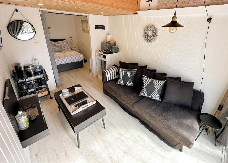 Inviting 1 Bed Cabin In Hayling Island image