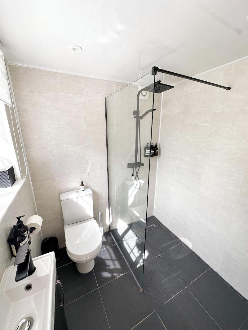 Inviting 1 Bed Cabin In Hayling Island image