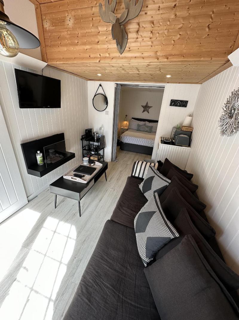 Inviting 1 Bed Cabin In Hayling Island image