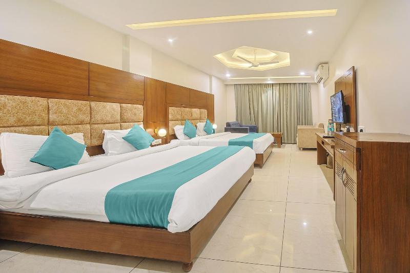 Hotel Green One Earth image