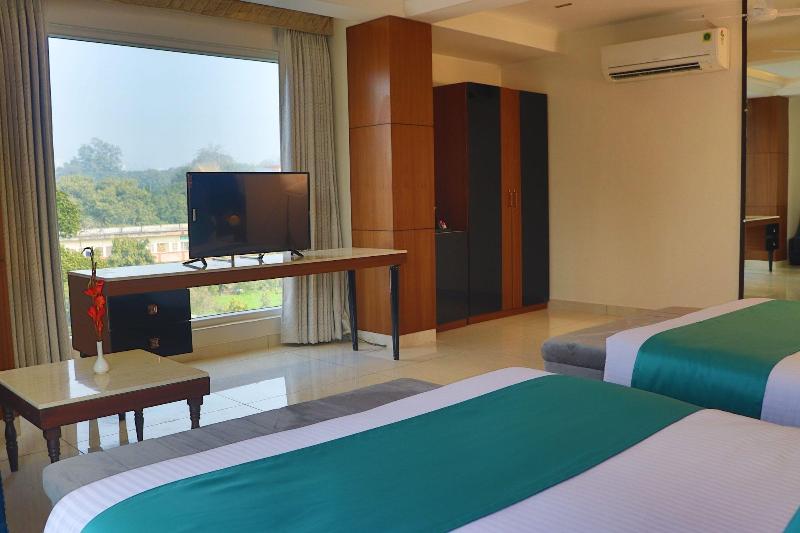 Hotel Green One Earth image