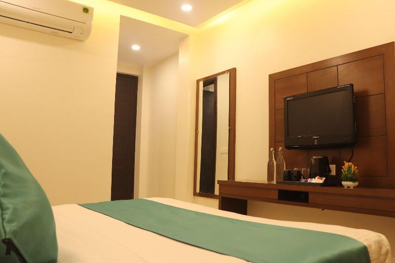 Hotel Green One Earth image