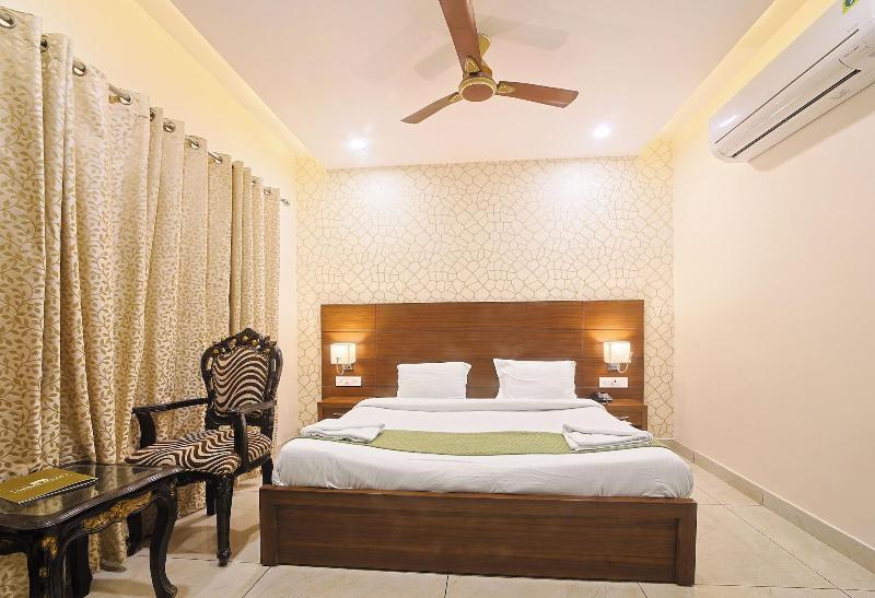 Hotel Green One Earth image