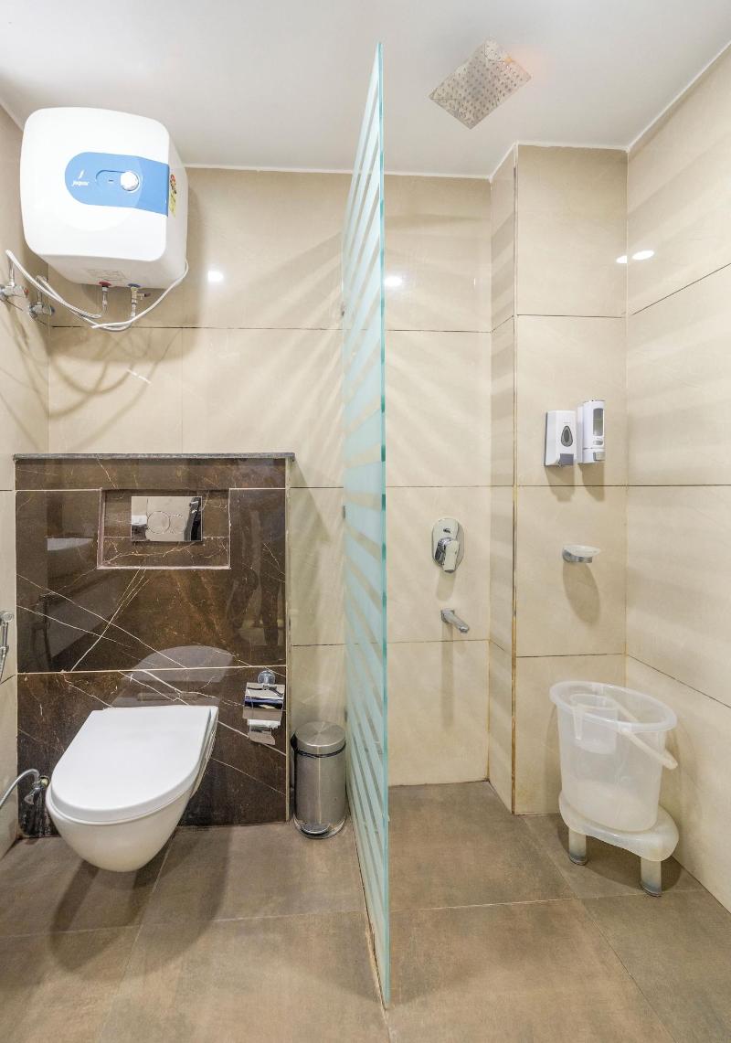 Hotel Green One Earth image