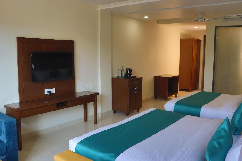 Hotel Green One Earth image