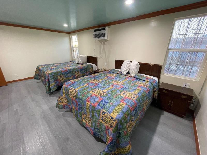 Hilltop Motor Inn image
