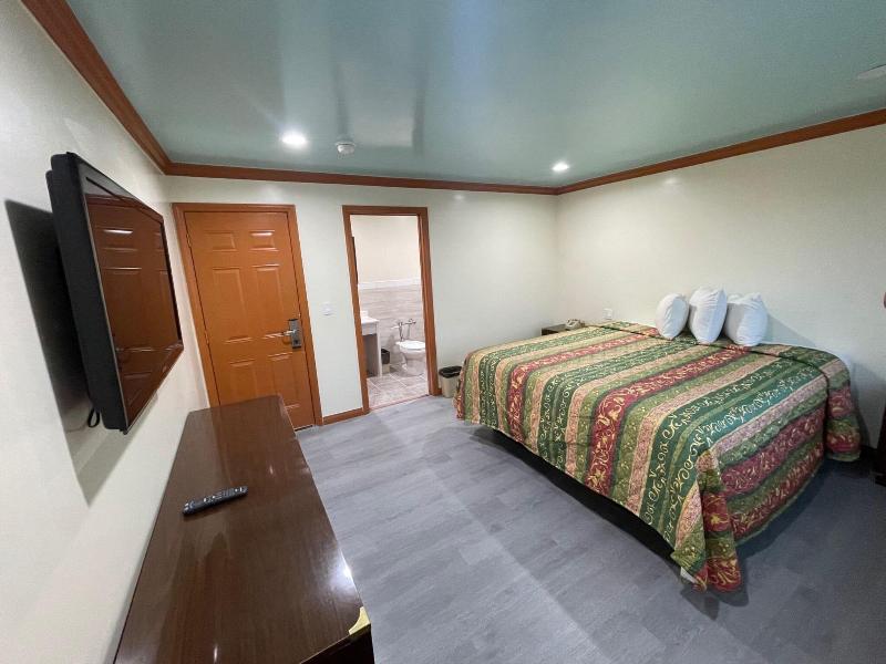 Hilltop Motor Inn image