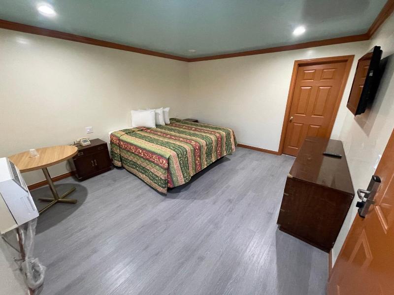 Hilltop Motor Inn image