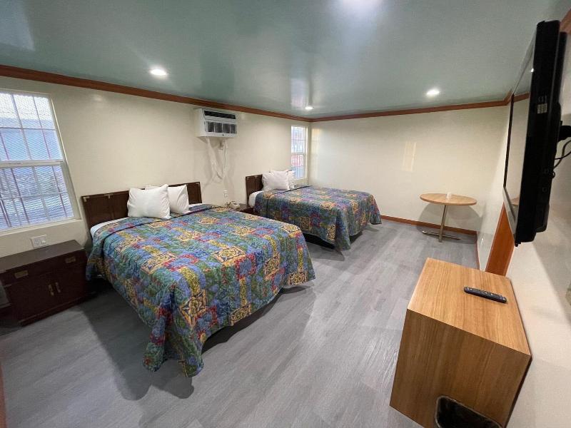Hilltop Motor Inn image