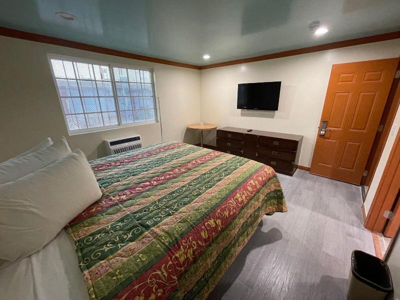 Hilltop Motor Inn image