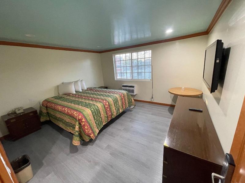 Hilltop Motor Inn image