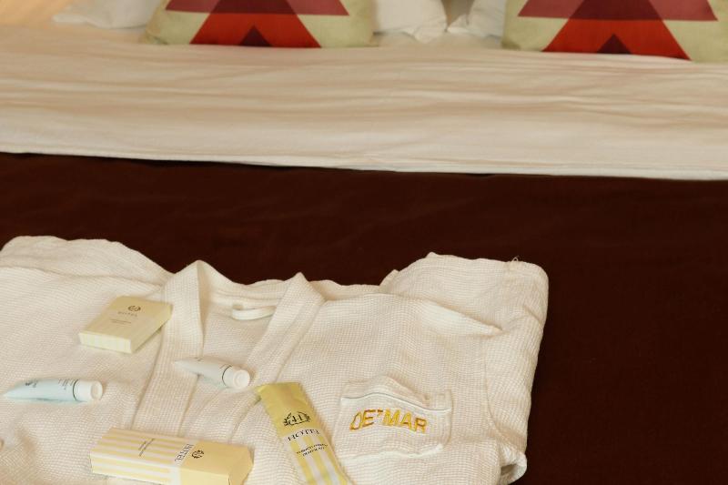 De Mar Hotel image