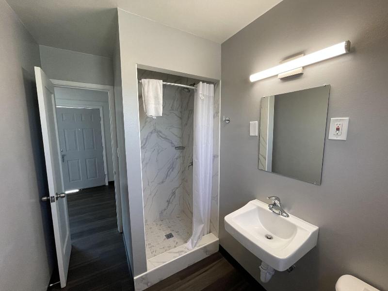 Holiday Motel image