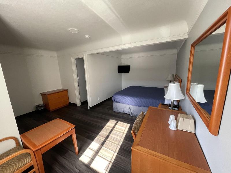 Holiday Motel image