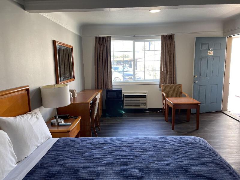 Holiday Motel image