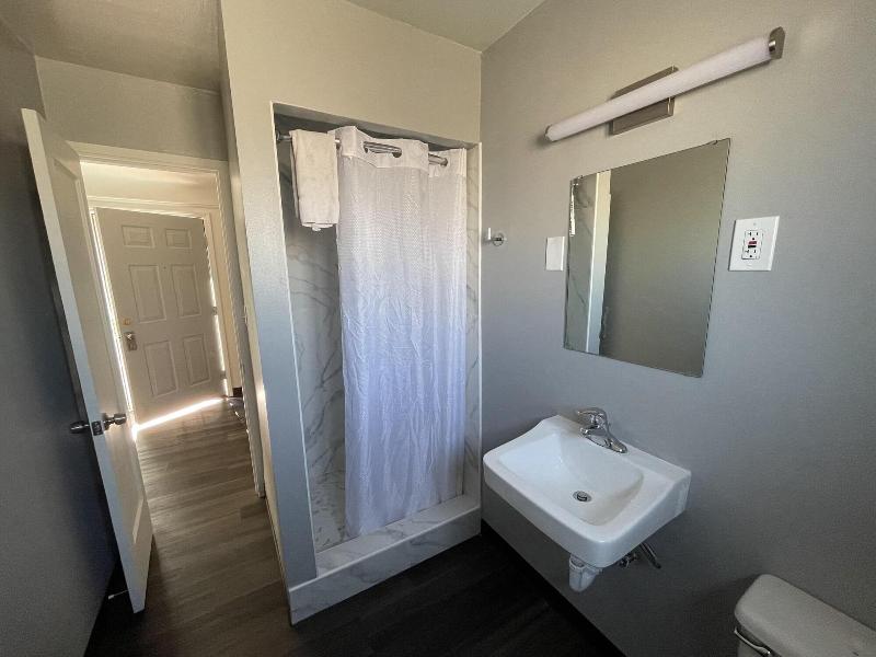 Holiday Motel image