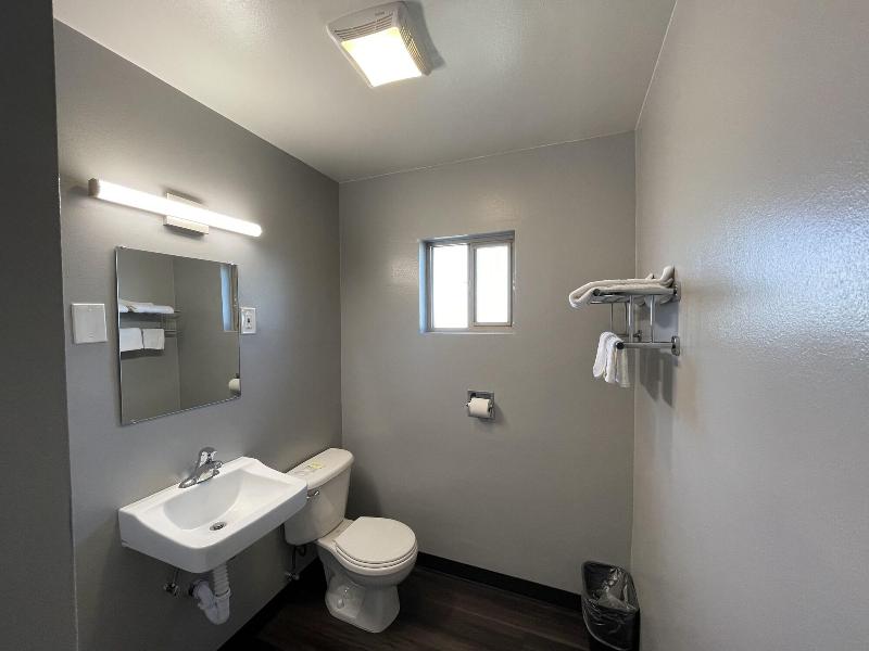 Holiday Motel image
