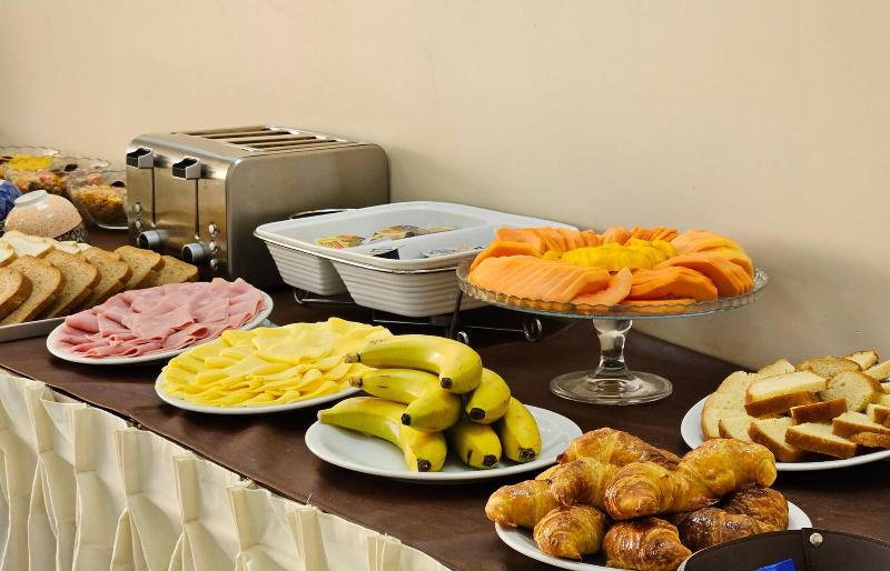 Mensas Grand Hotel image