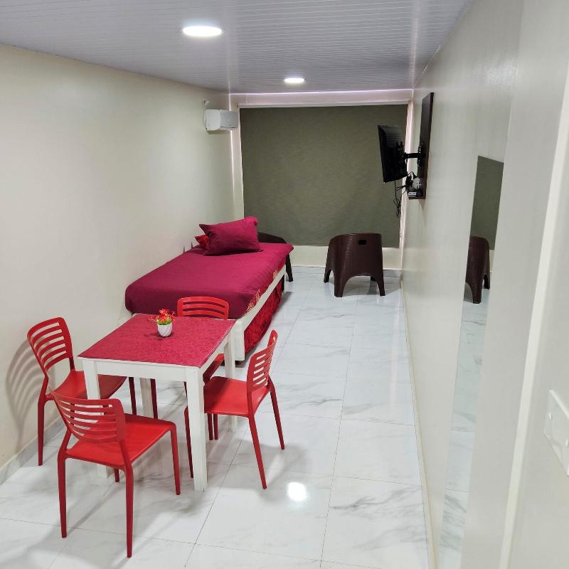 Mensas Grand Hotel image