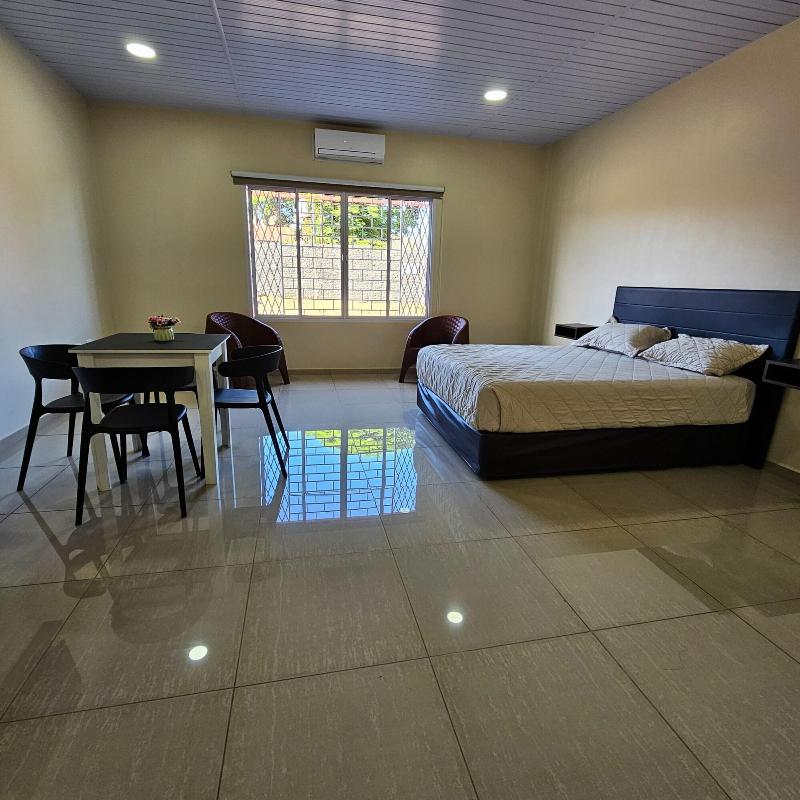 Mensas Grand Hotel image