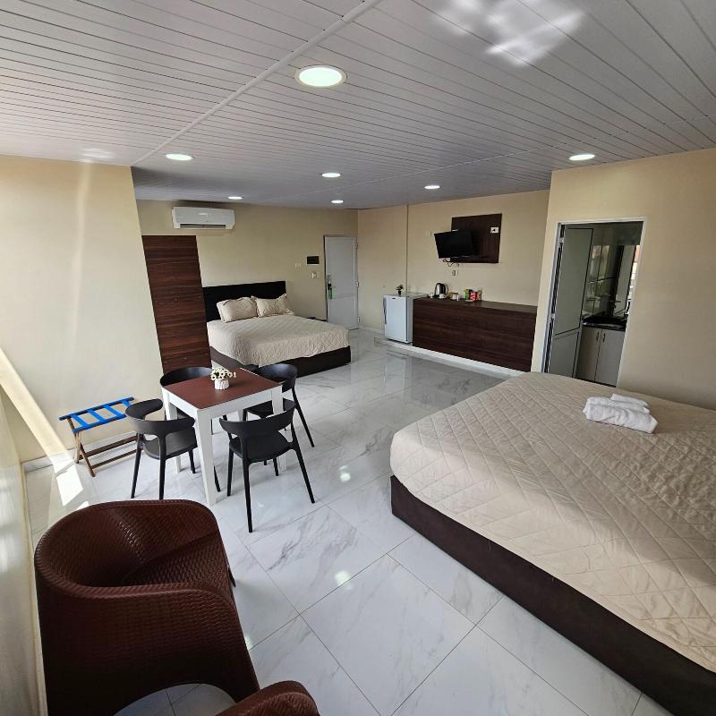 Mensas Grand Hotel image