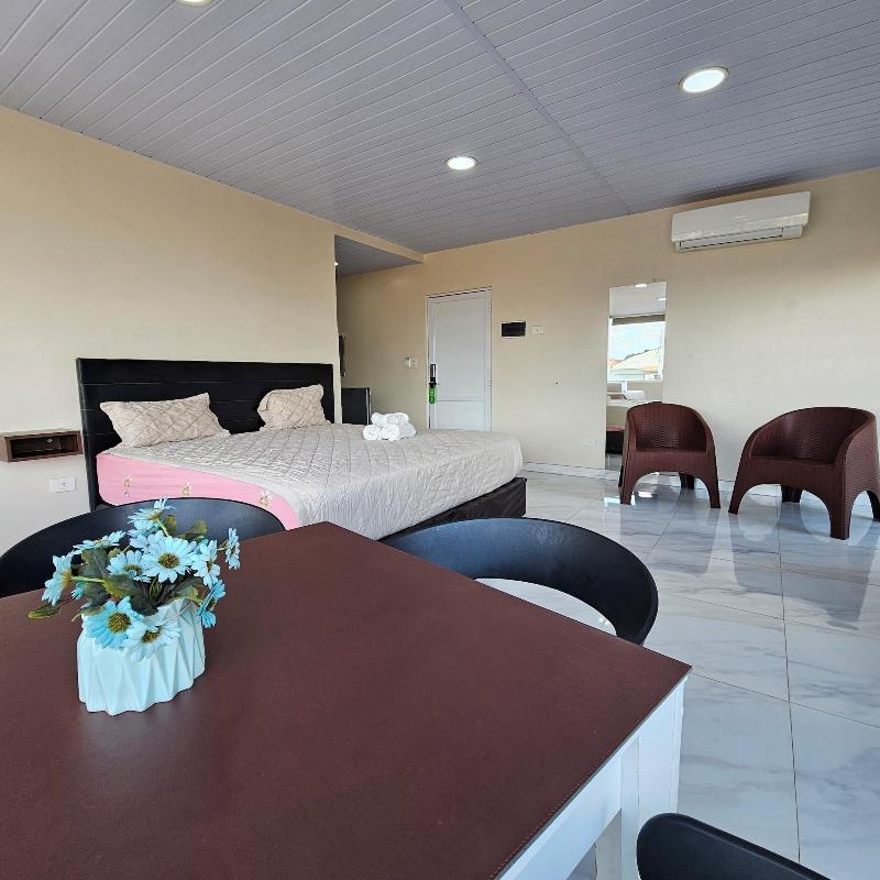 Mensas Grand Hotel image